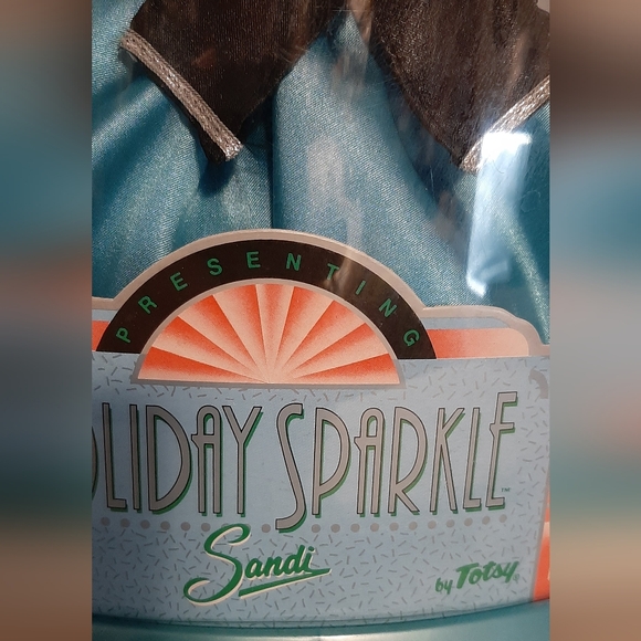 Vintage Holiday Sparkle Sandi by Totsy Fashion Doll With Stand New In Dome Case - Picture 3 of 5